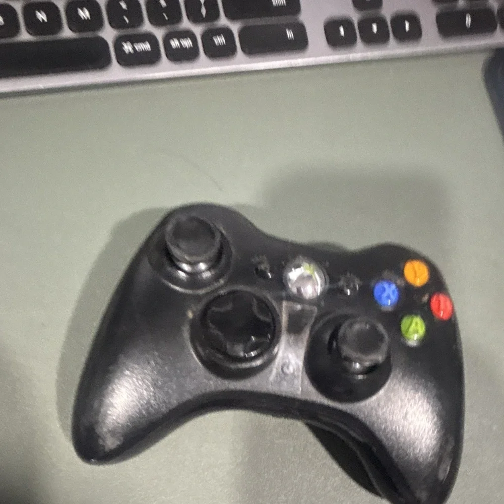 Microsoft Xbox 360 Wireless Controller – Black Gamepad for Xbox 360 Console
